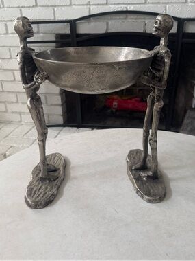 Rare HTF HALLOWEEN TALL SKELETON BOWL PEDESTAL STAND ART SCULPTURE METAL BOWL